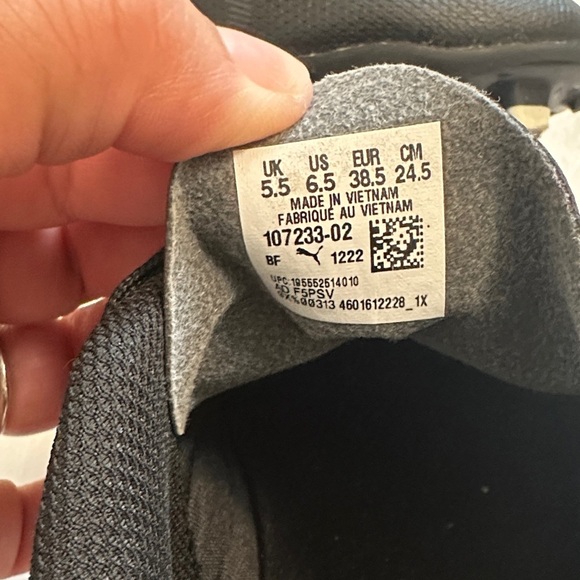 Puma Men's Black Athletic Cleats - Picture 2 of 5